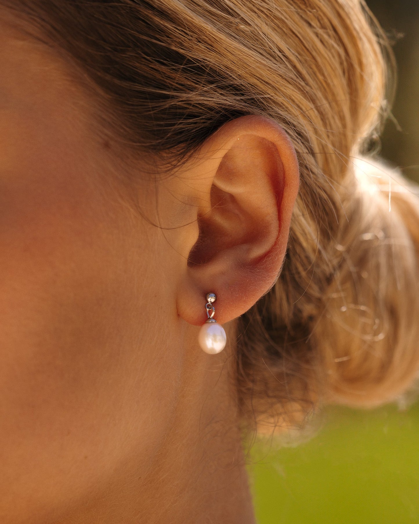 Aura Pearl Steel Earring