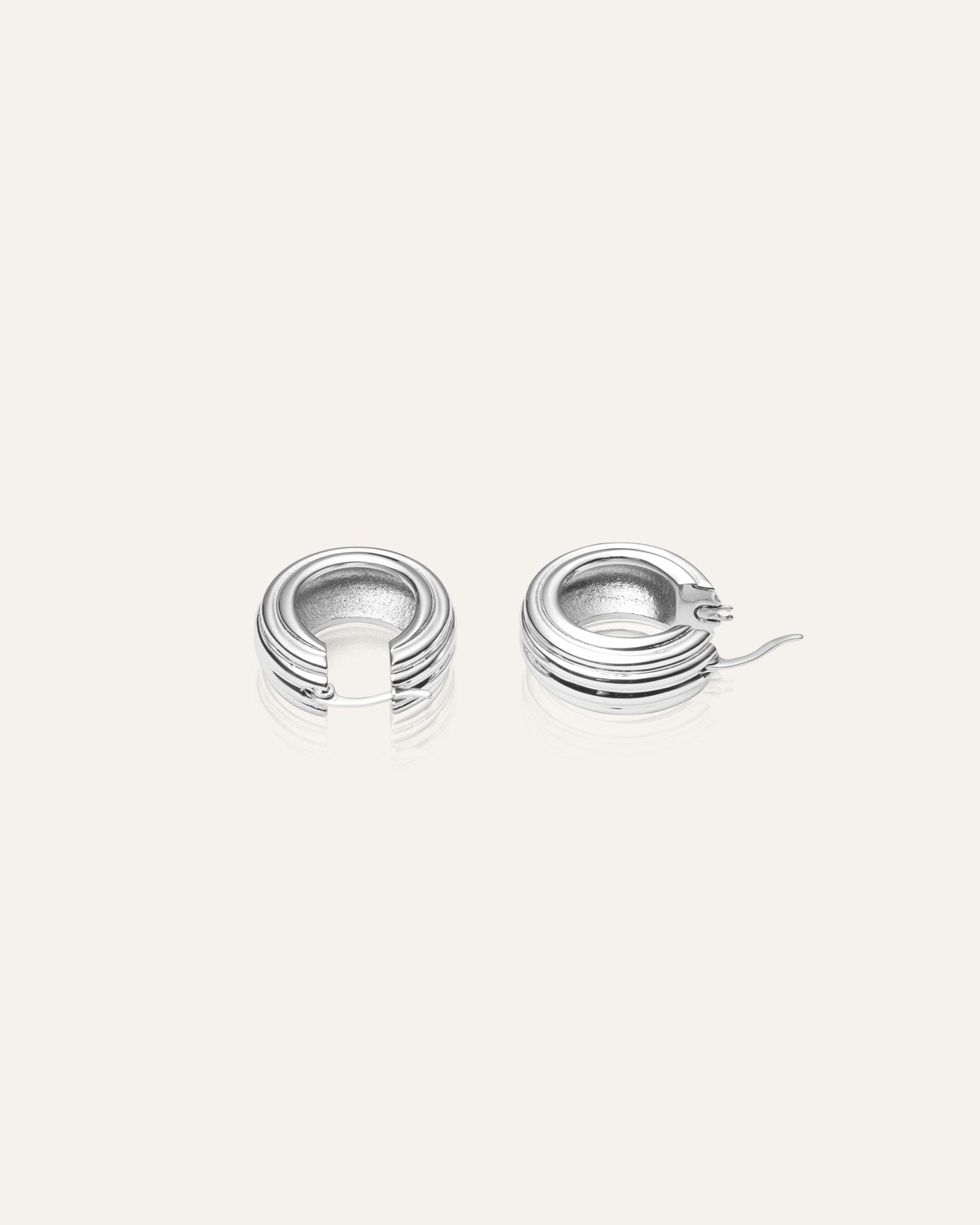 Edge Ribbed Small Hoops