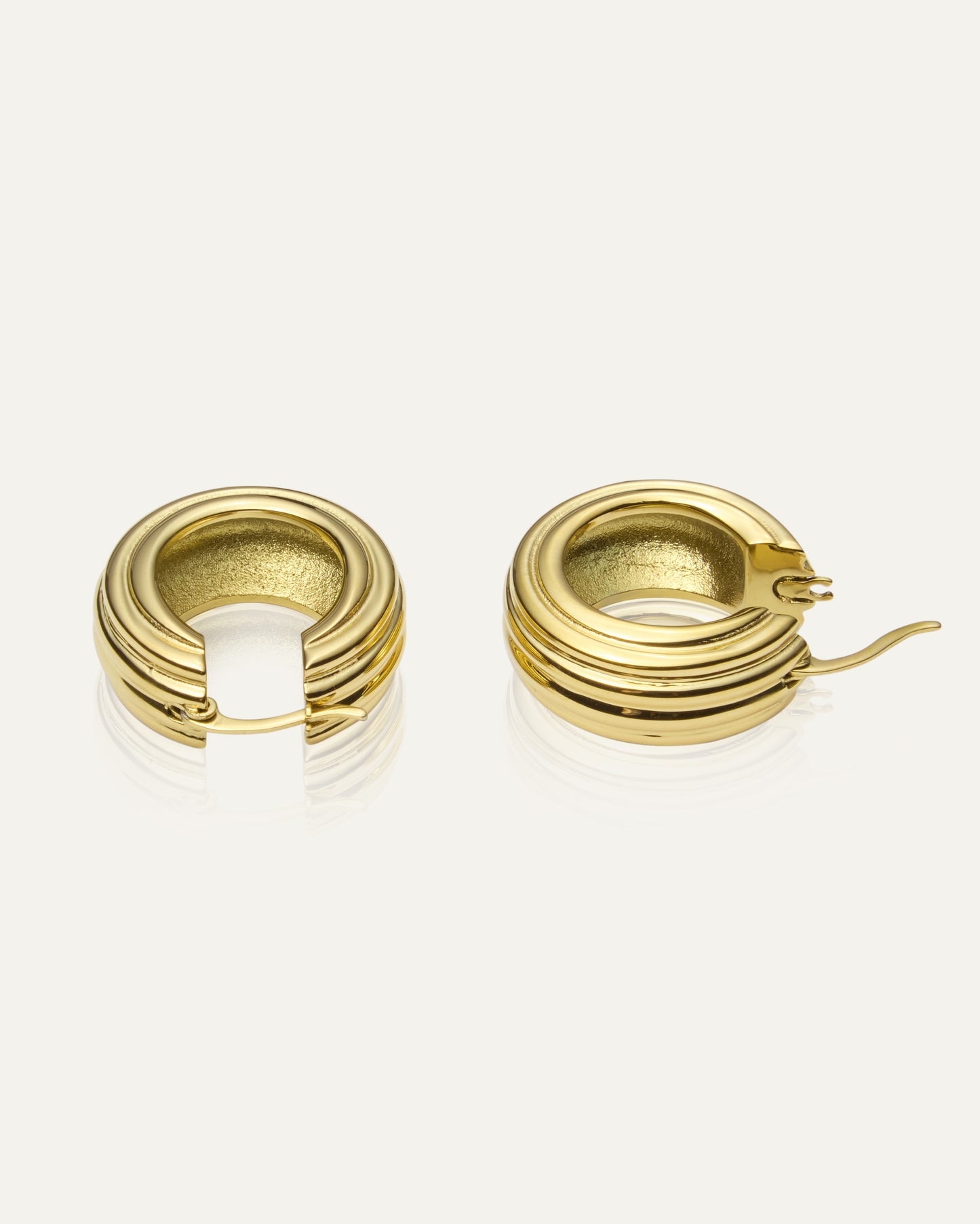 Edge Ribbed Medium Hoops