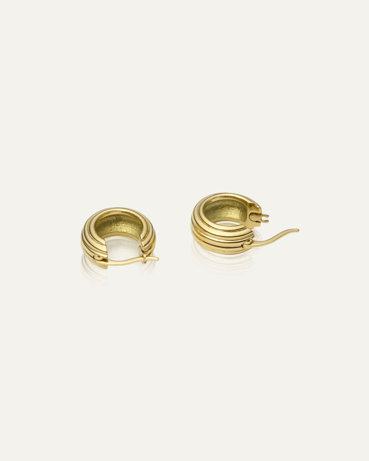 Edge Ribbed Small Hoops