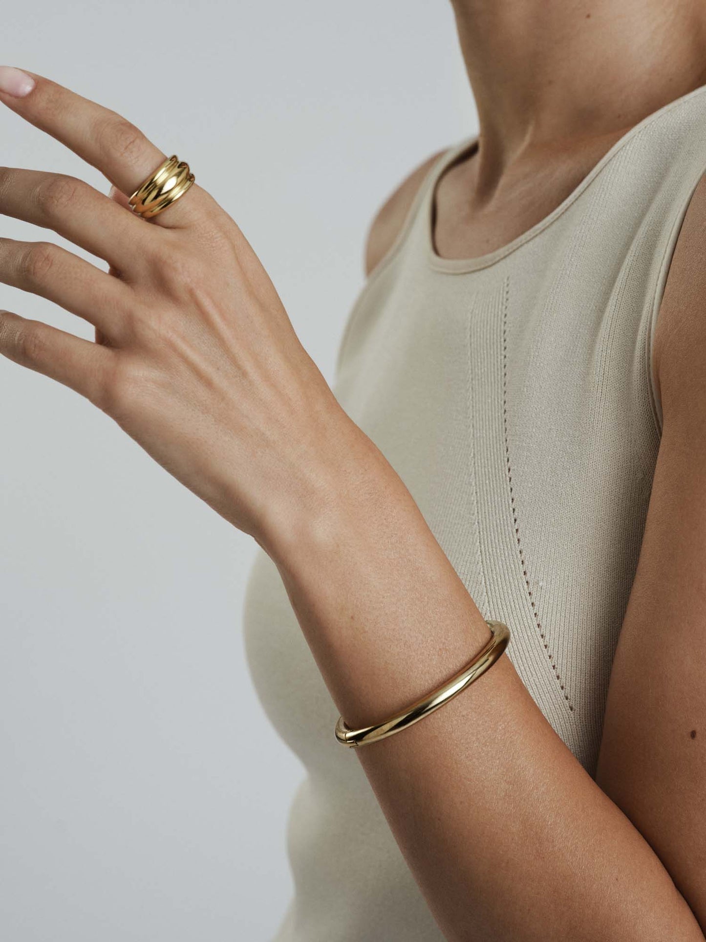 Aura Bold Gold Bangle