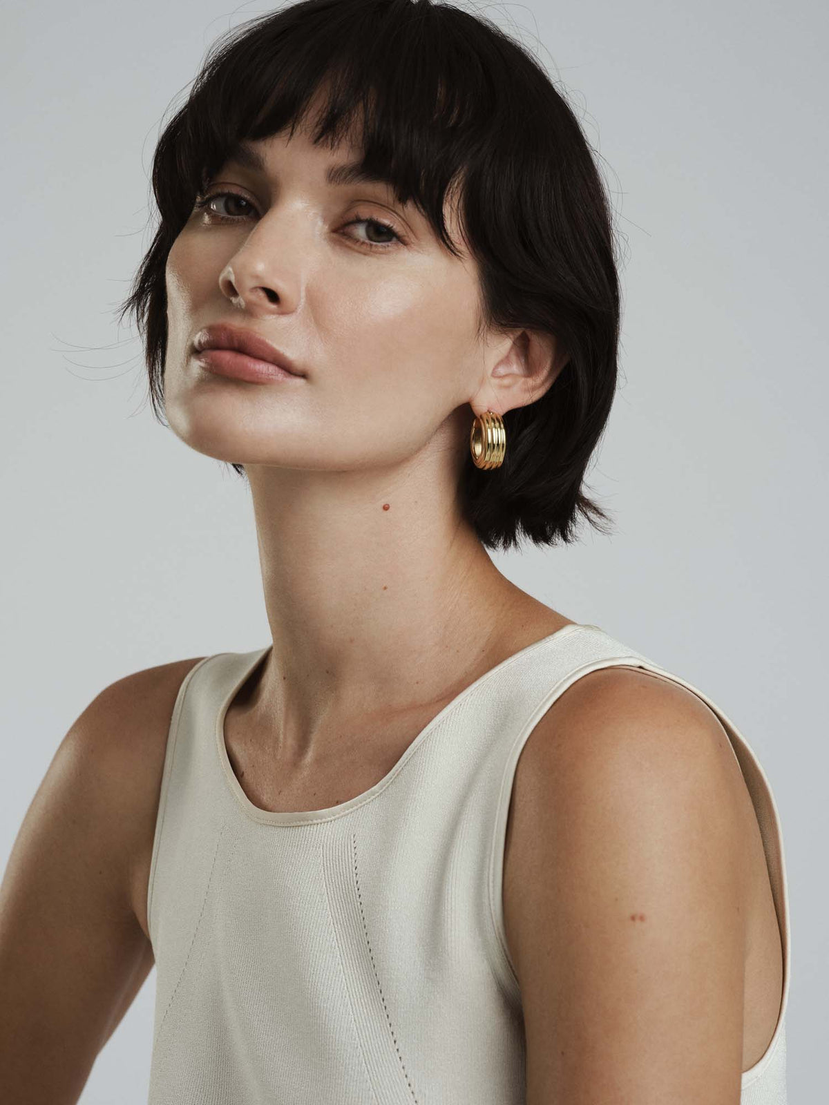 Edge Ribbed Medium Hoops