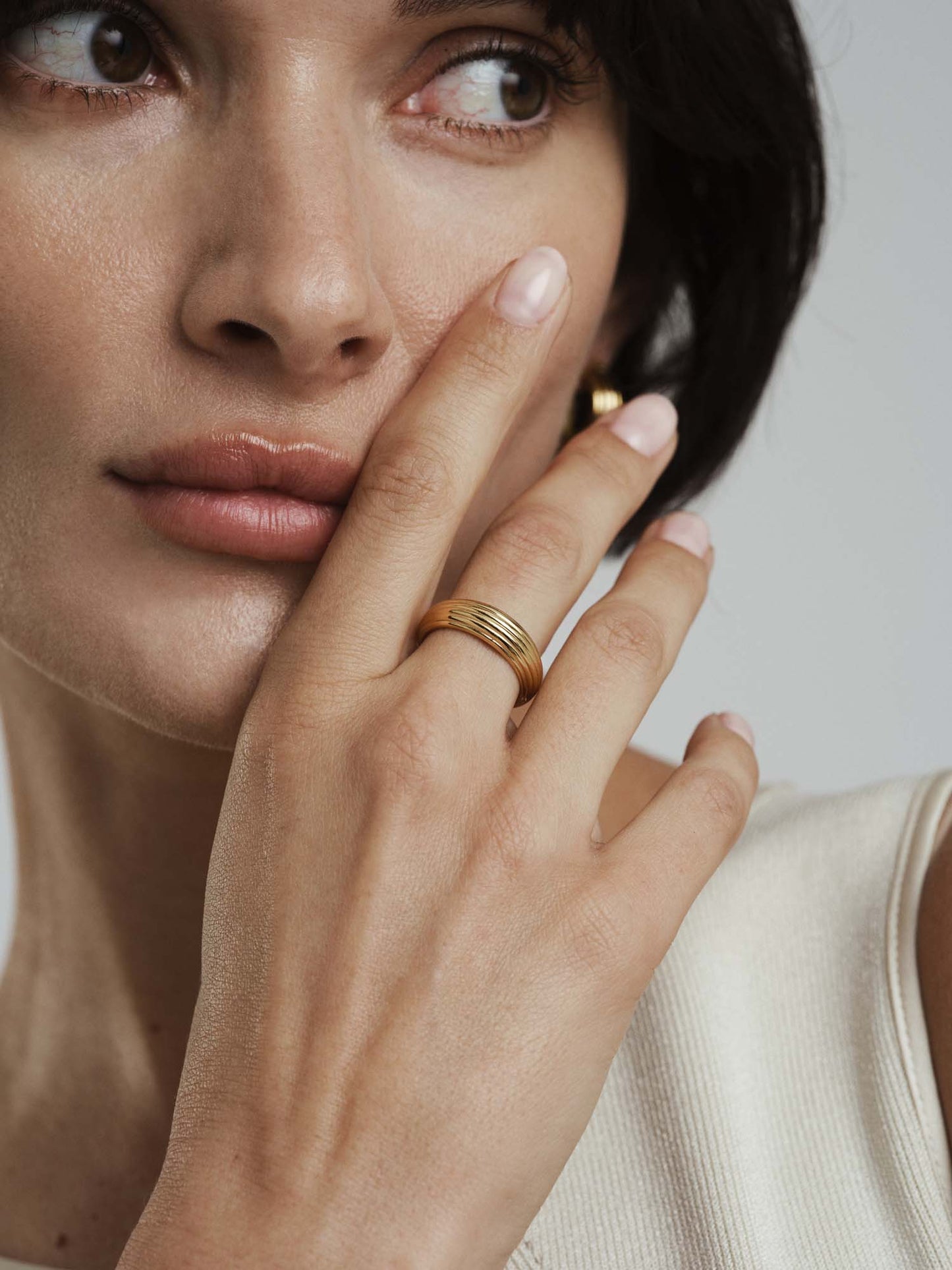 Edge Ribbed Gold Ring