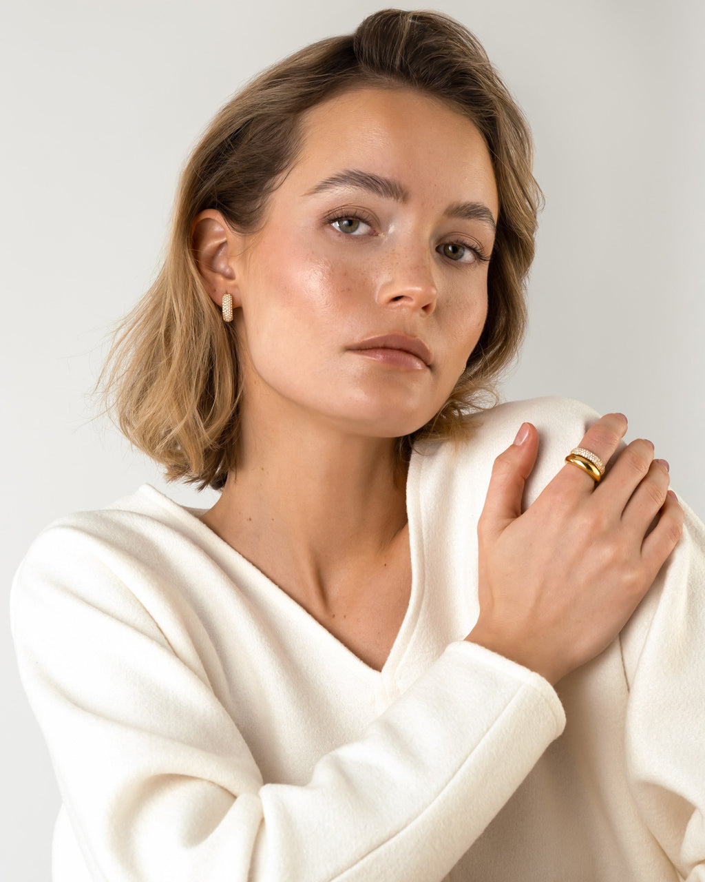 Amour Hoops Medium