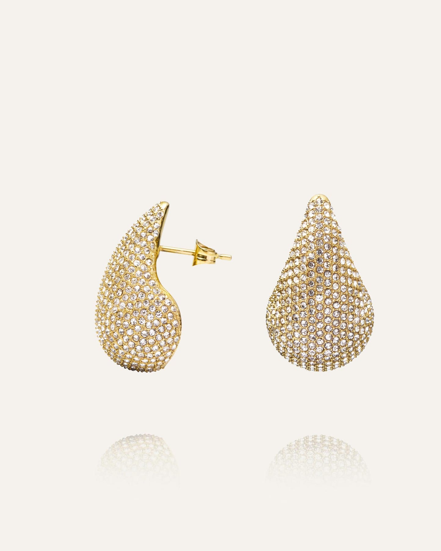 Pavé daring large gold earring