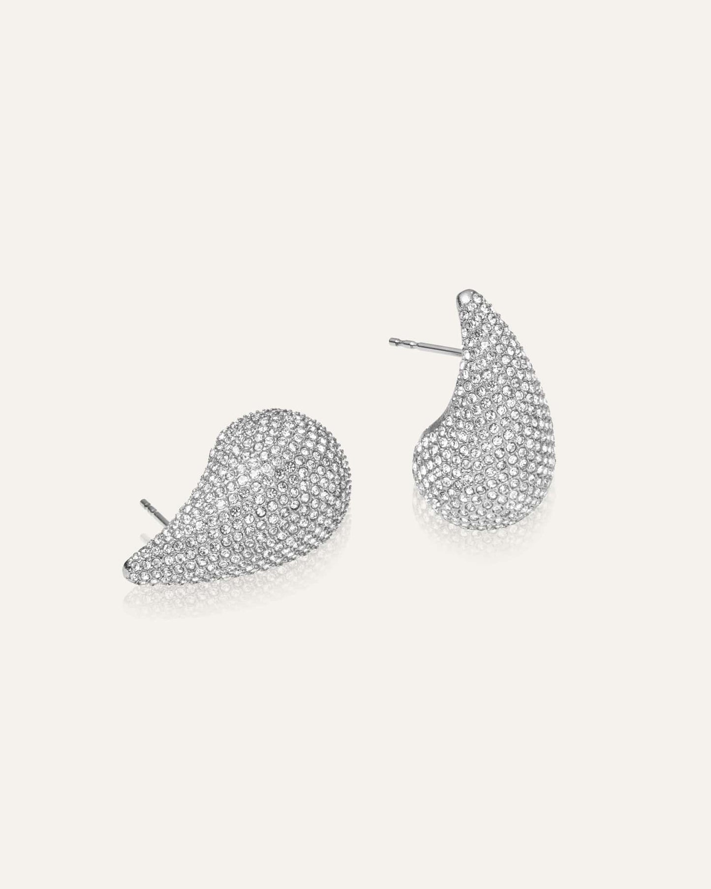 Pavé daring large silver earring