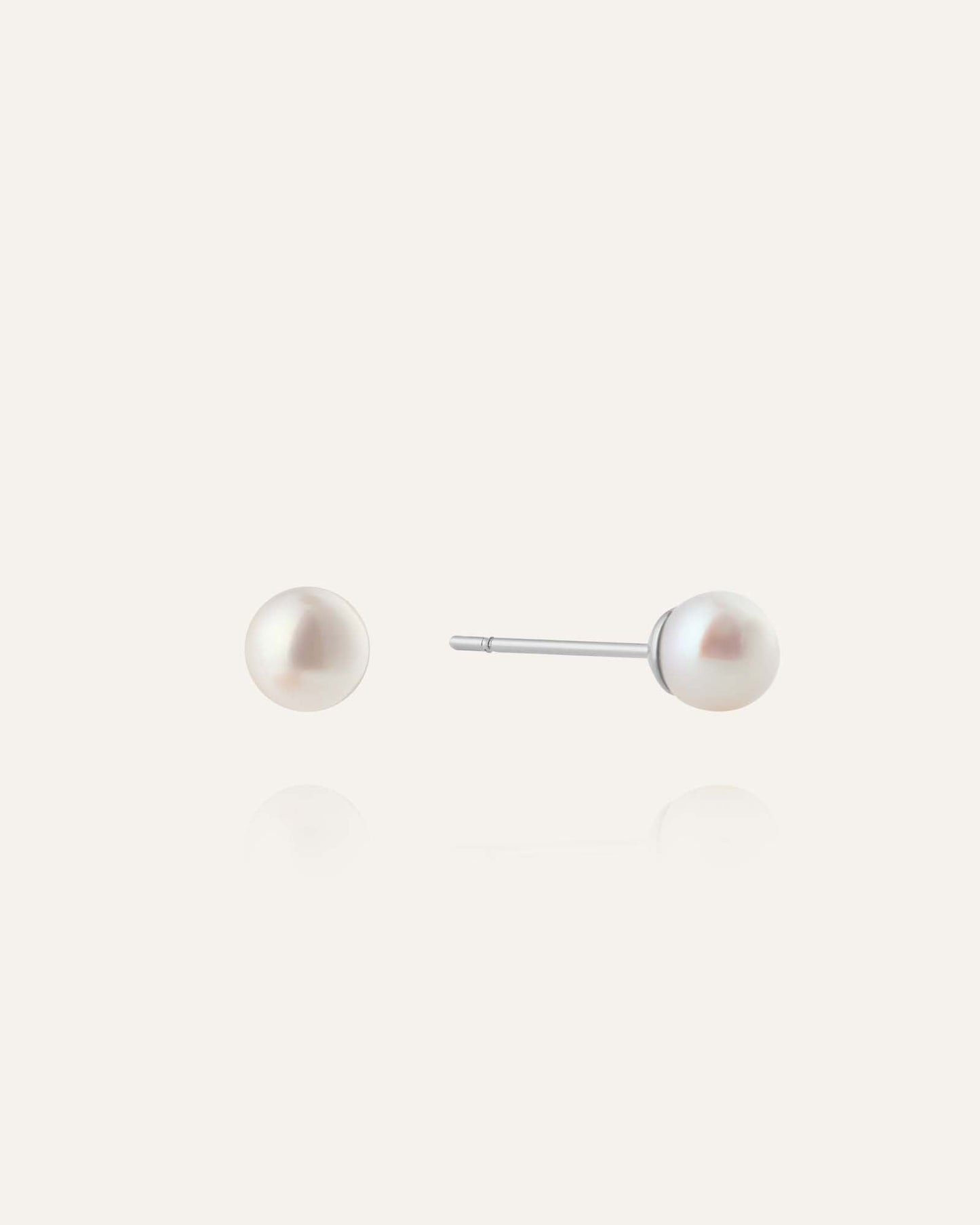 Pearl Studs Medium