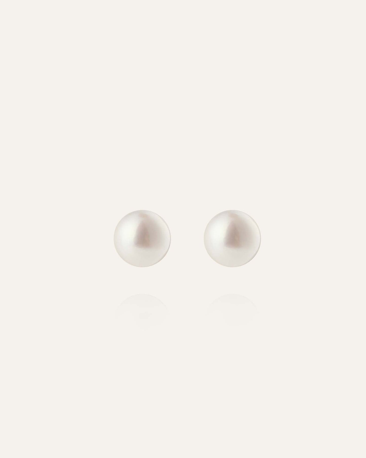 Pearl Studs Medium