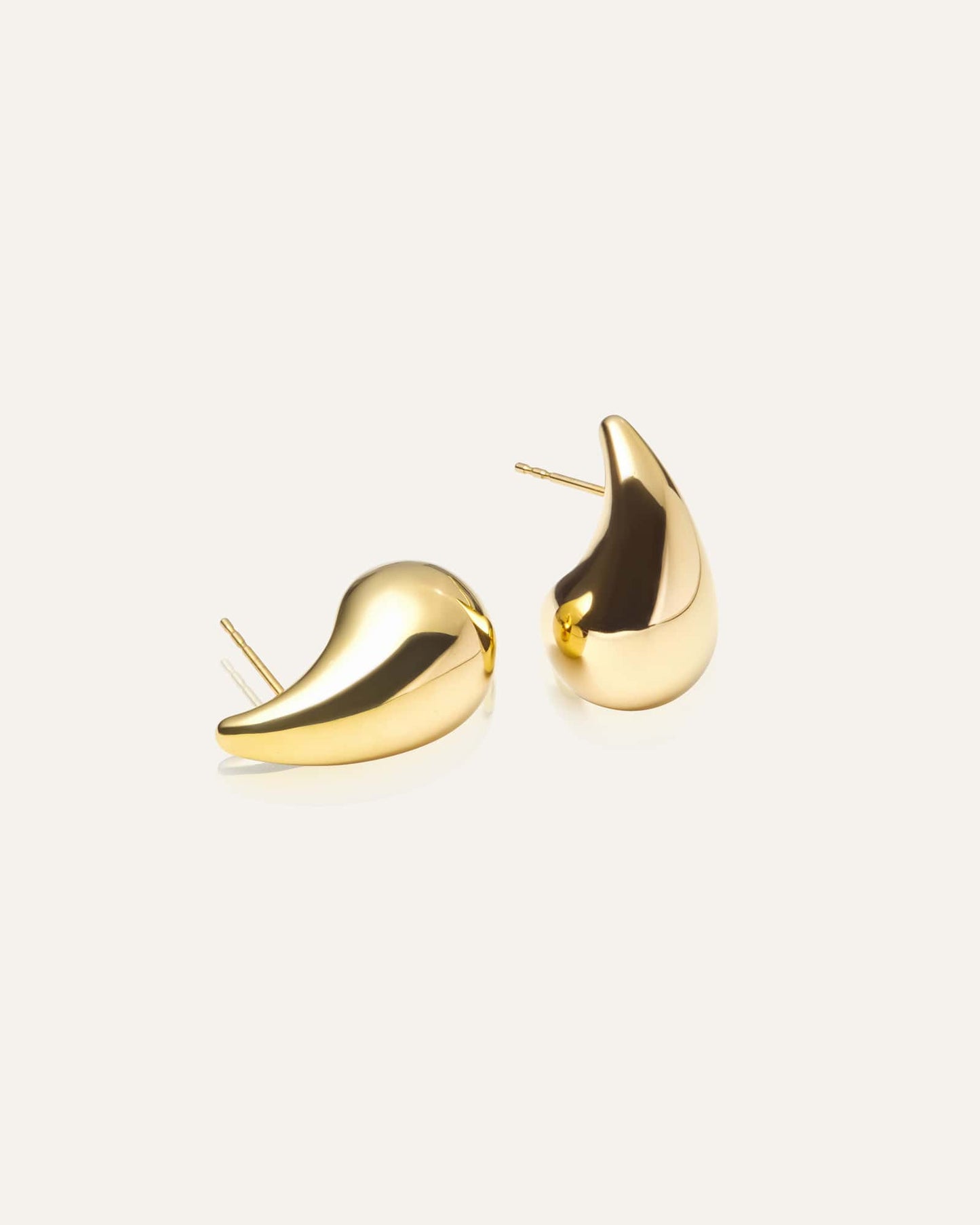 Plain daring small gold earring