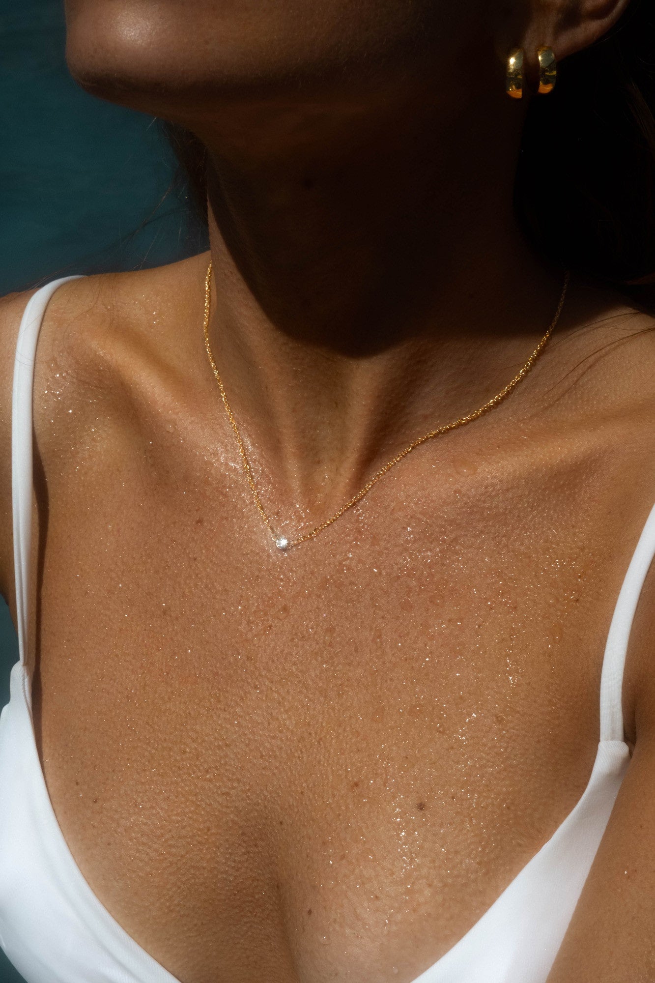 Thin diamond necklace gold