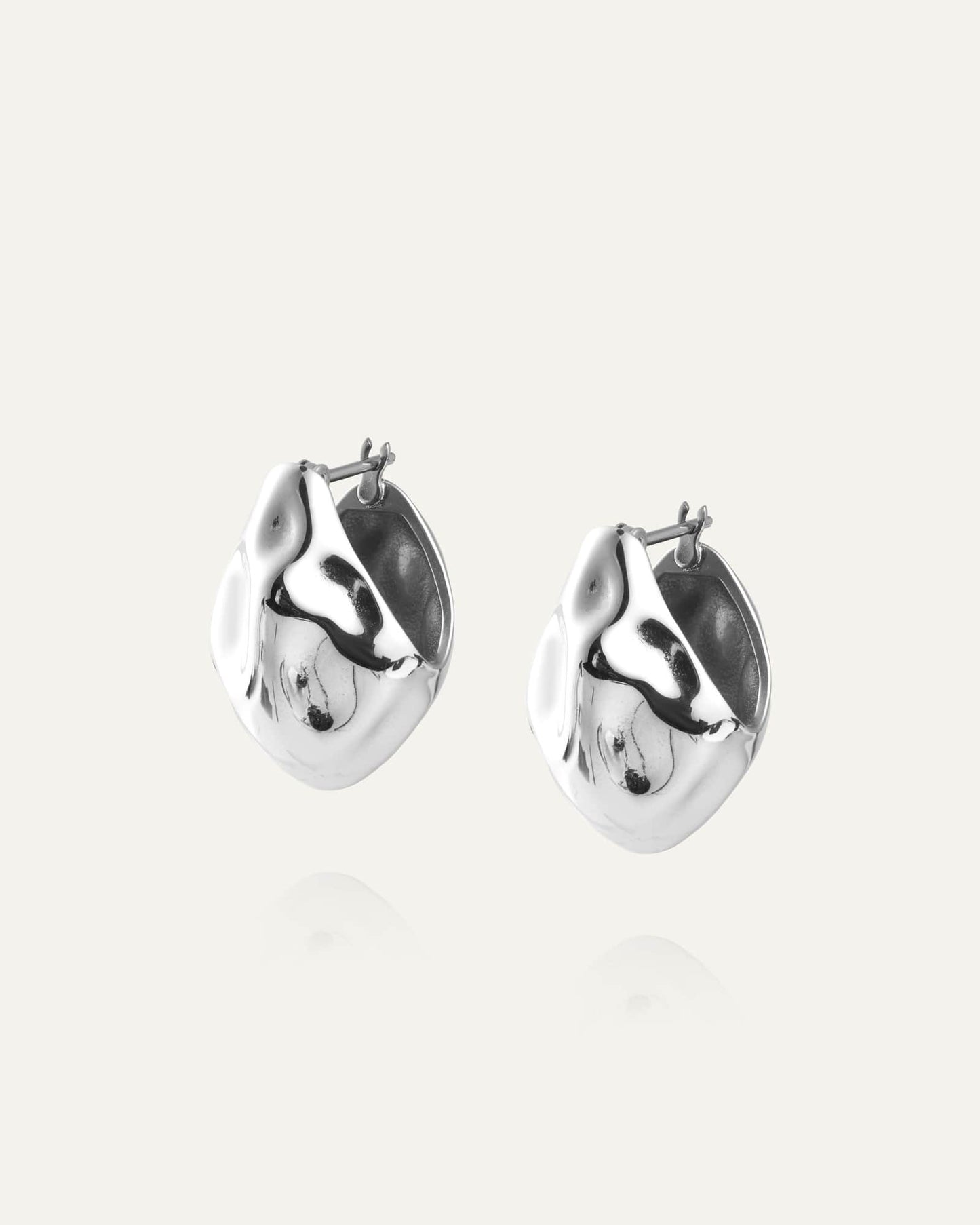 WAVY BOLDED DROP SILVER EARRING