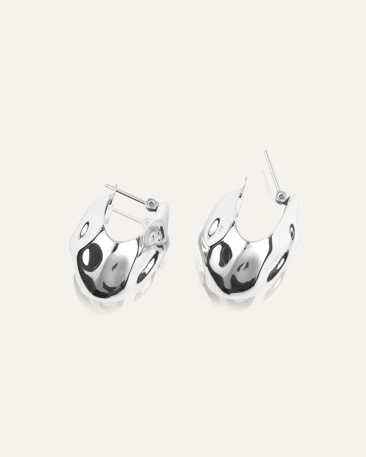 WAVY BOLDED DROP SILVER EARRING