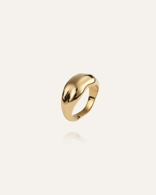 WAVY BOLDED LARGE GOLD RING