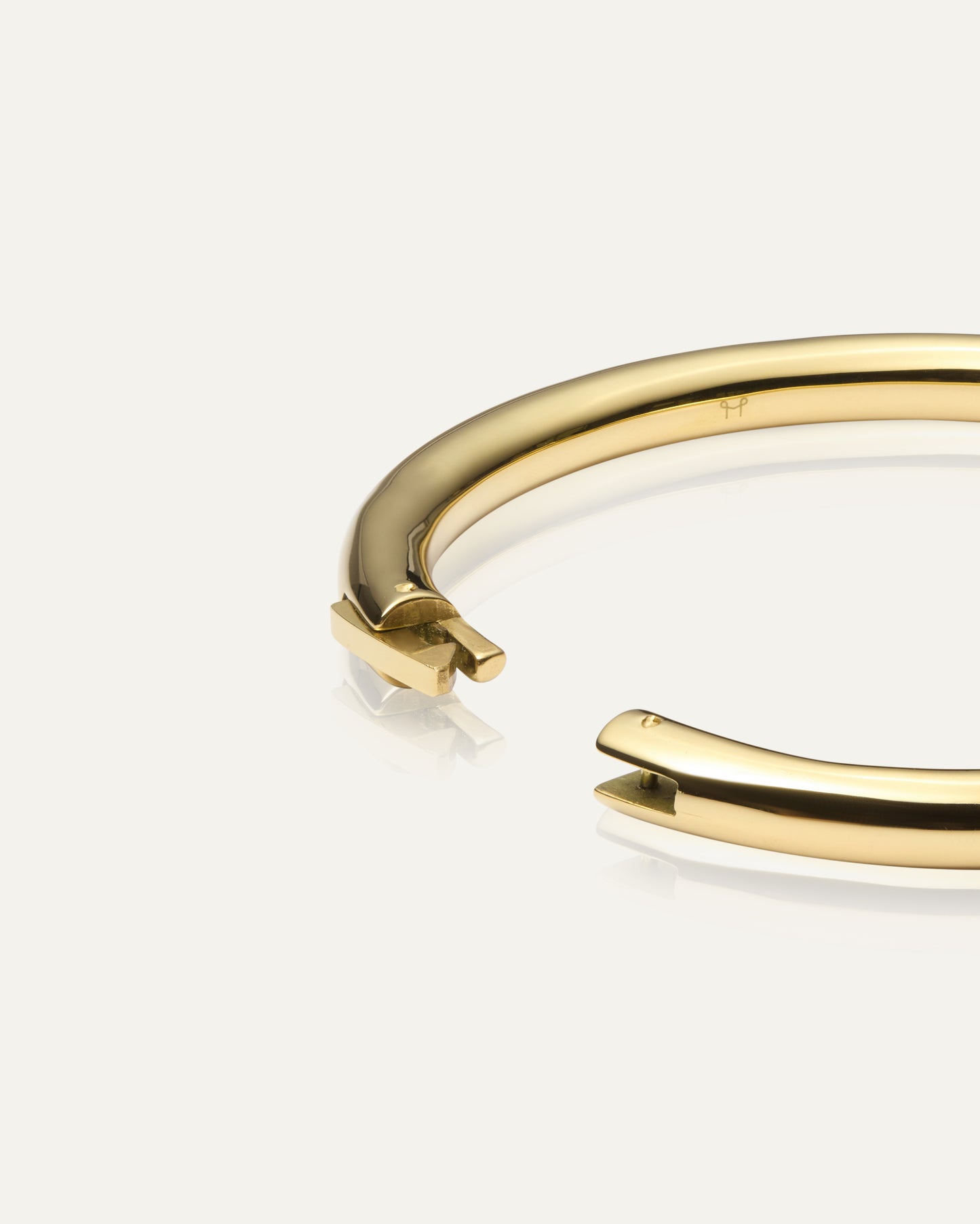 Aura Bold Gold Bangle