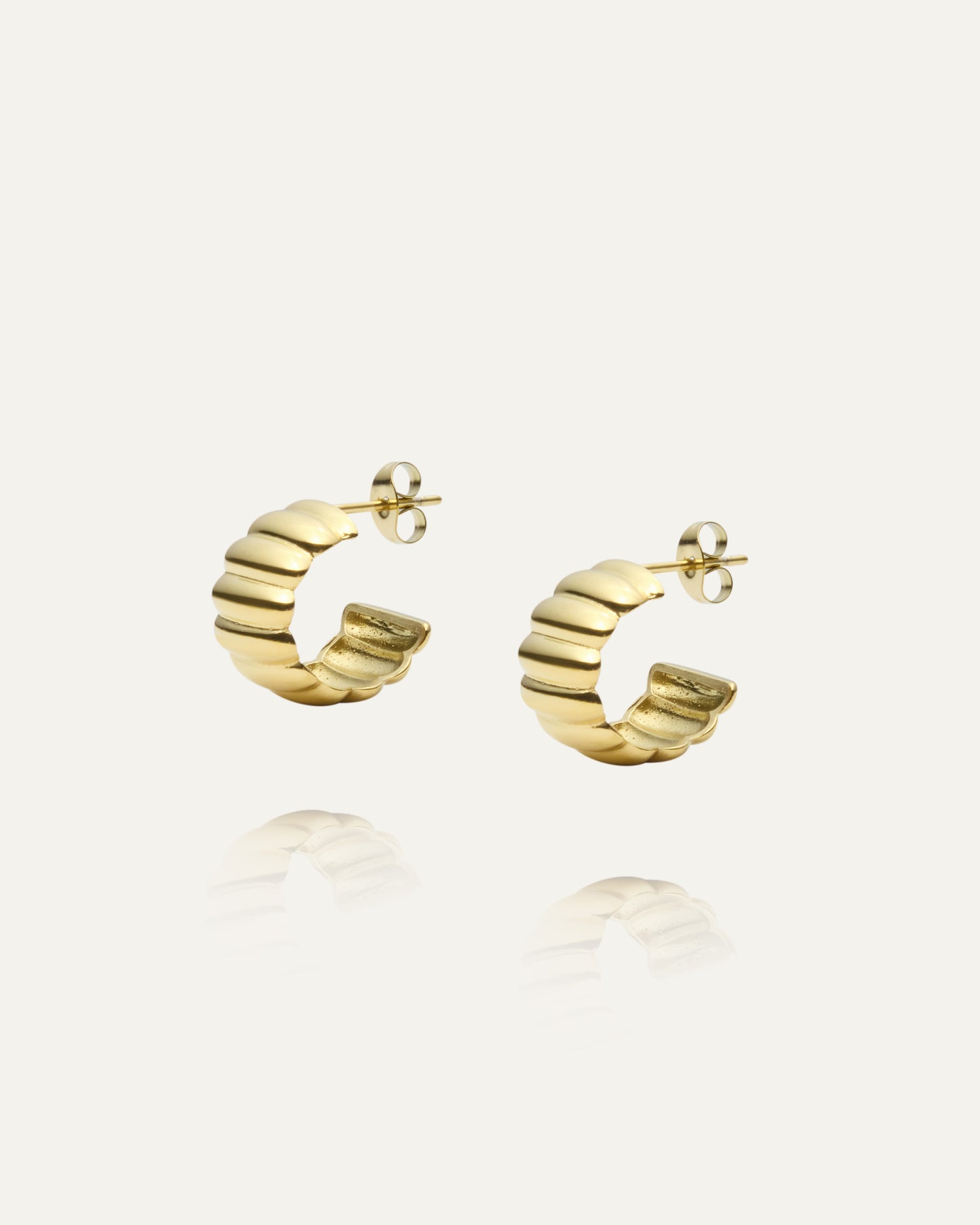 Chic Ribbed Gold Earrings