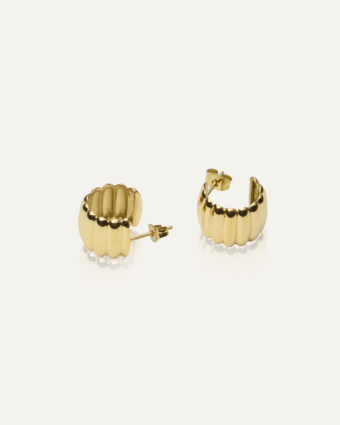 Chic Ribbed Gold Earrings