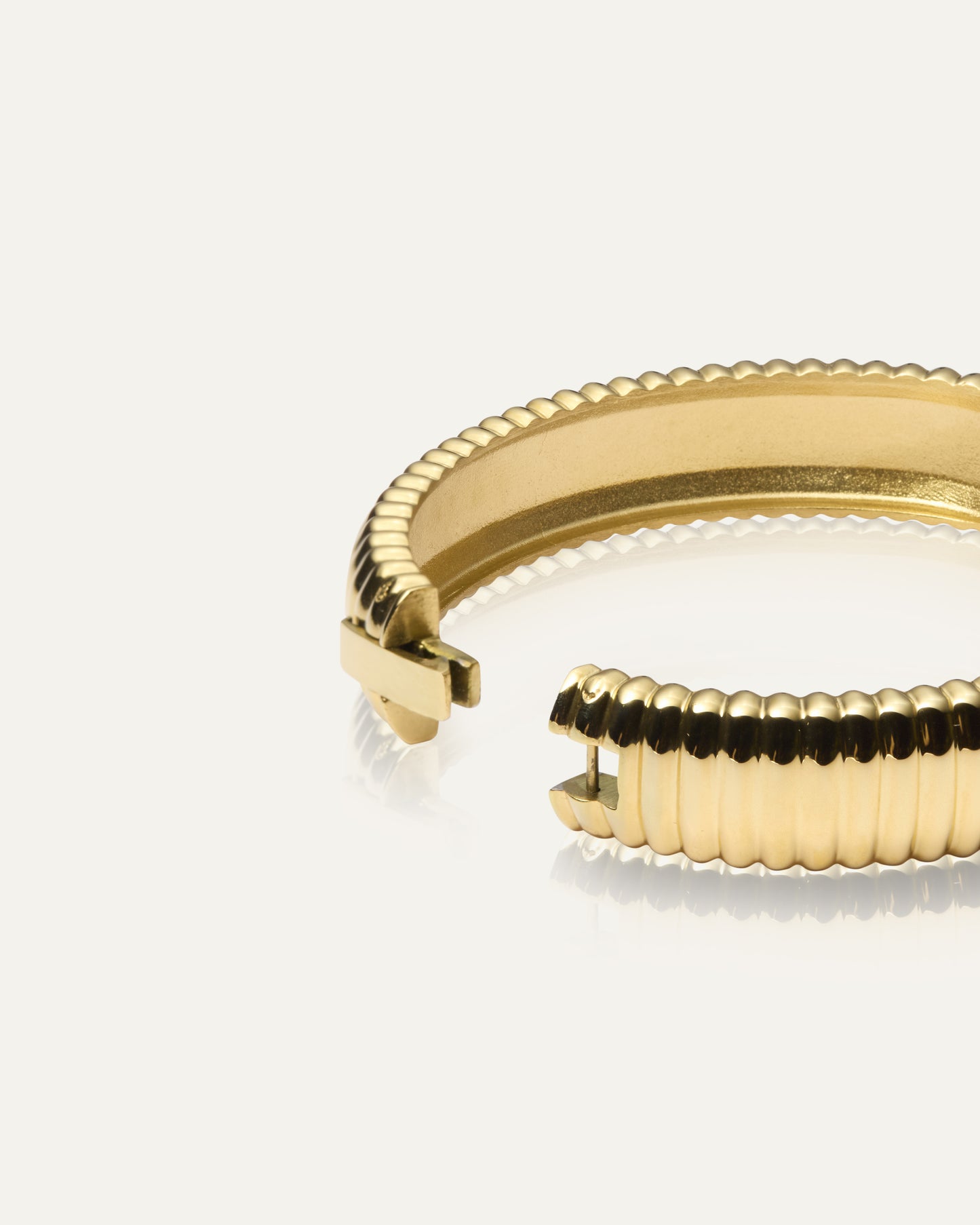 Retro Ribbed Gold Bangle