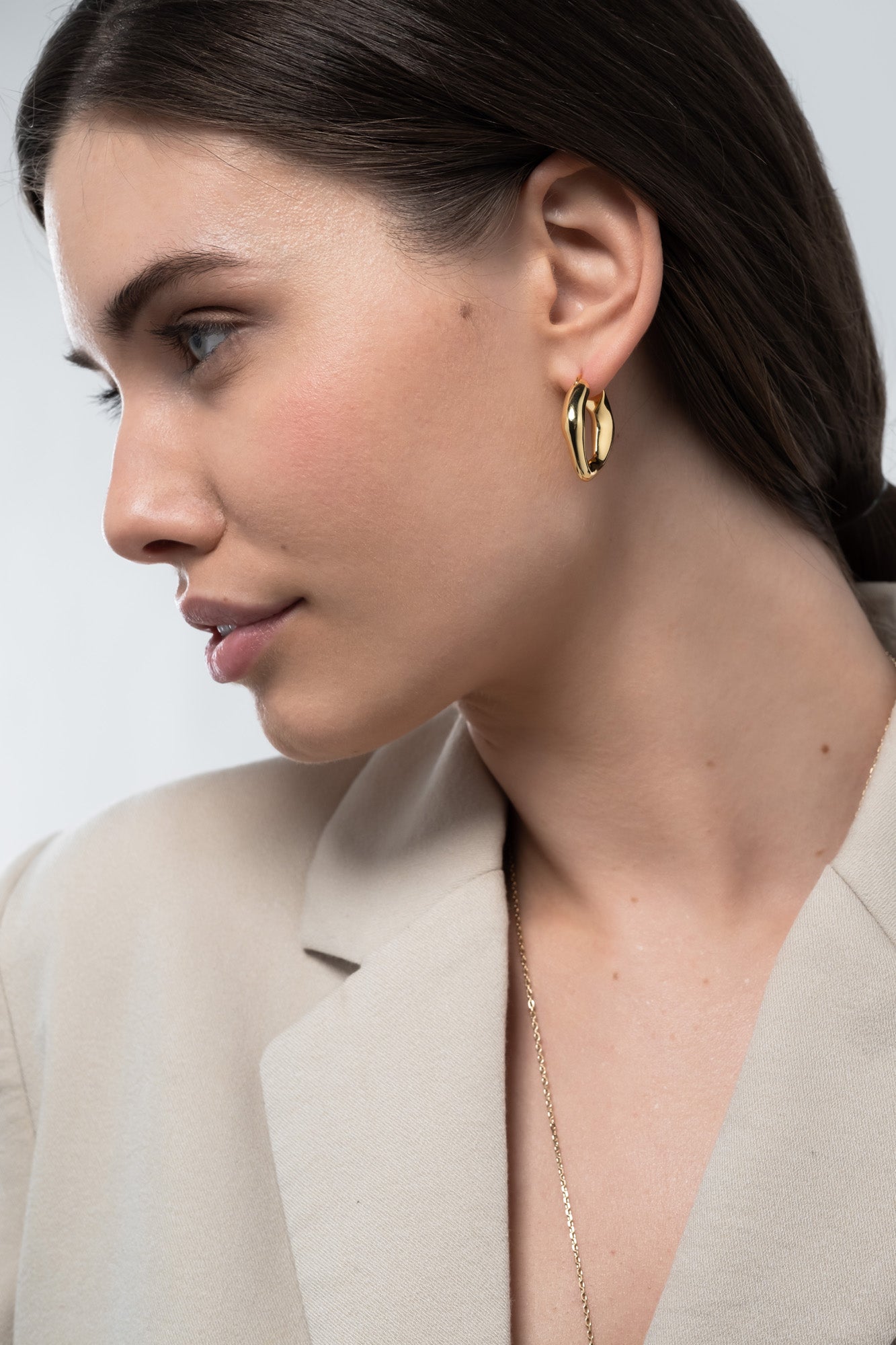 Buckled earrings gold