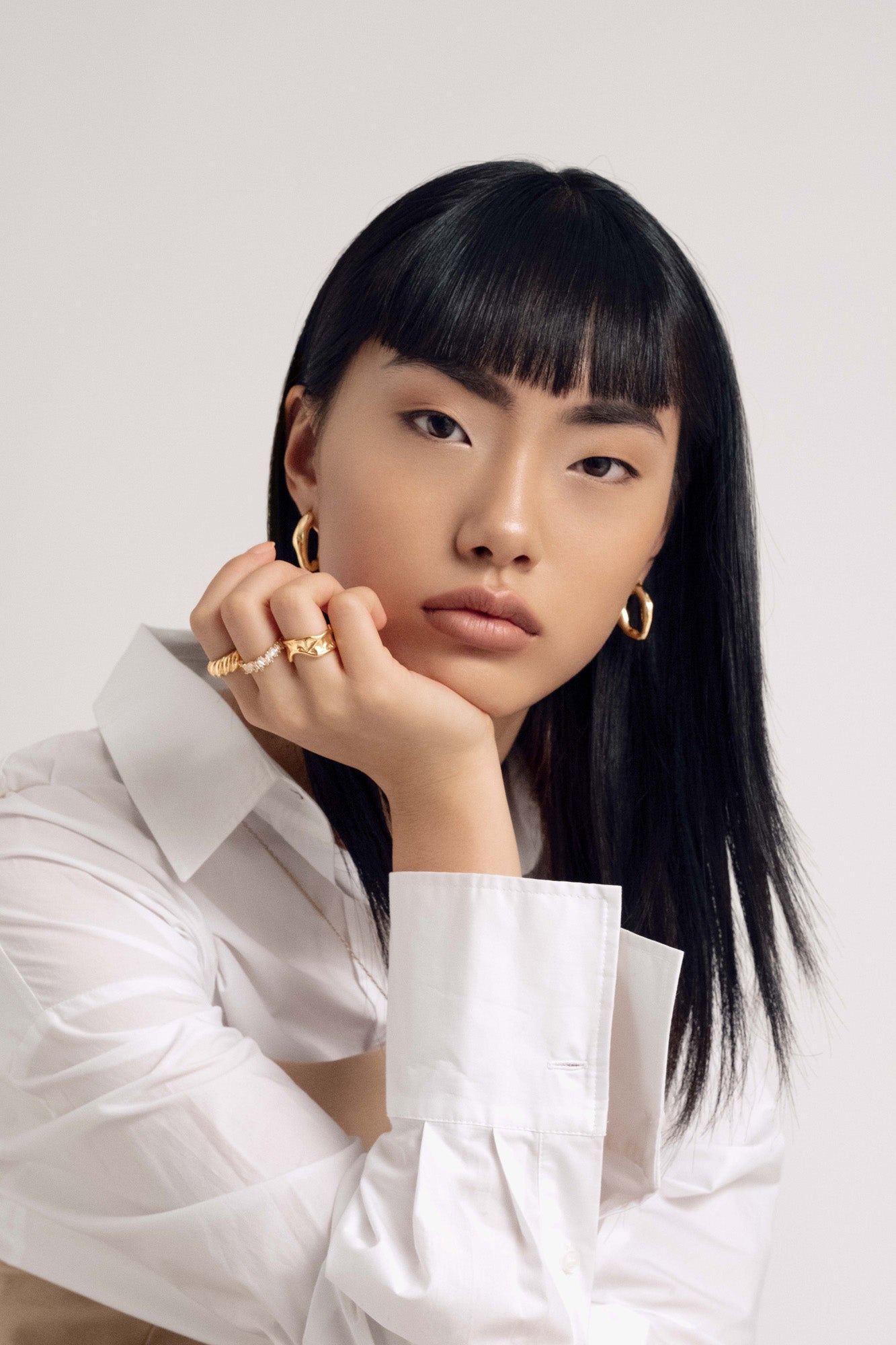 Buckled earrings gold