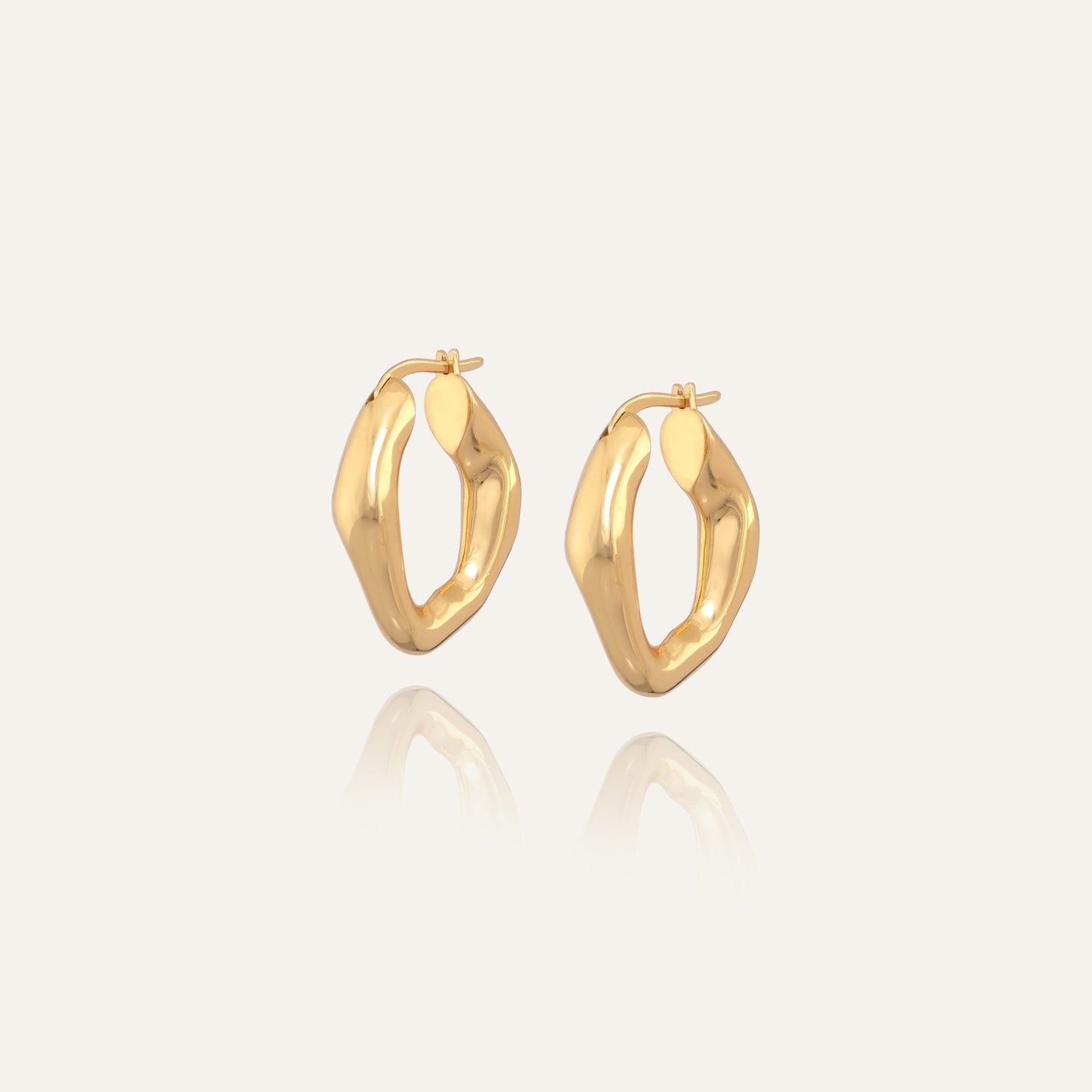 Buckled earrings gold