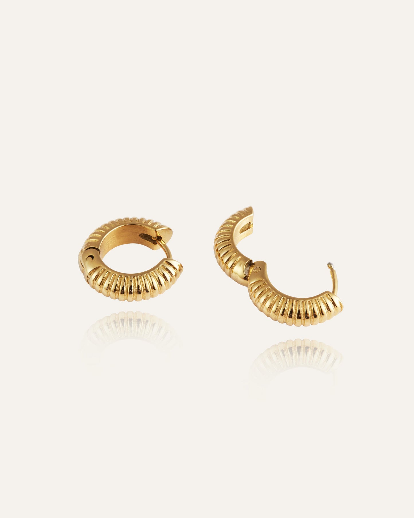 Ribbed Hoops Gold Medium